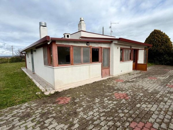 casa indipendente in vendita a Mottola