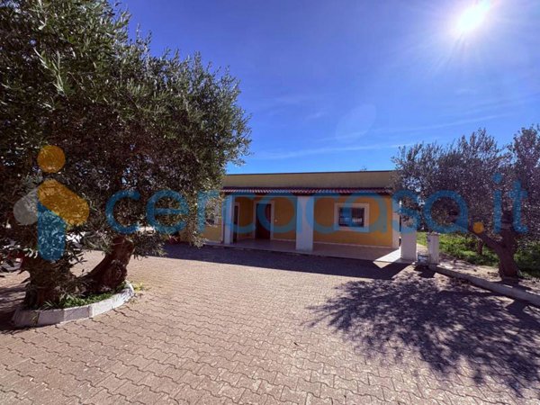 casa indipendente in vendita a Mottola