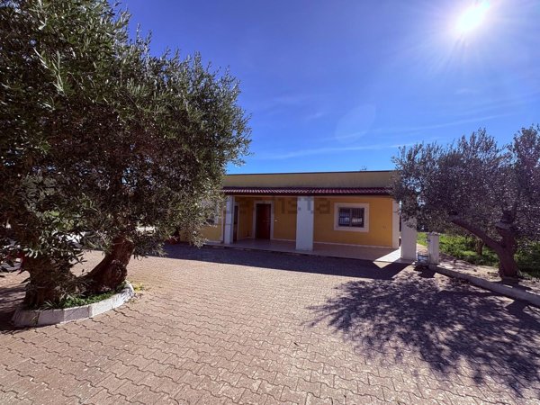 casa indipendente in vendita a Mottola
