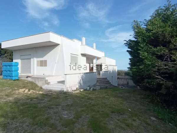 casa indipendente in vendita a Mottola