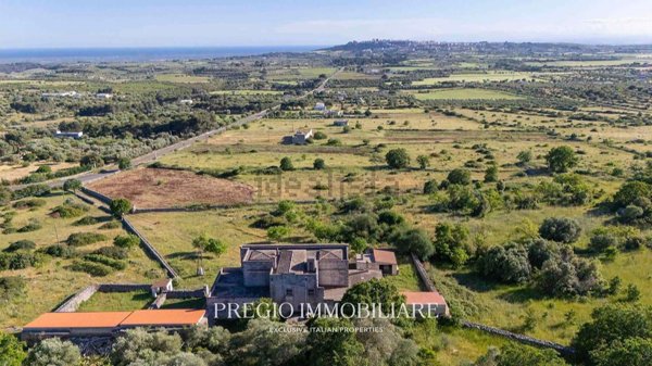 esavano in vendita a Mottola in zona San Basilio