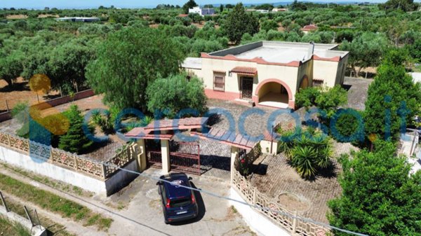 casa indipendente in vendita a Mottola in zona San Basilio
