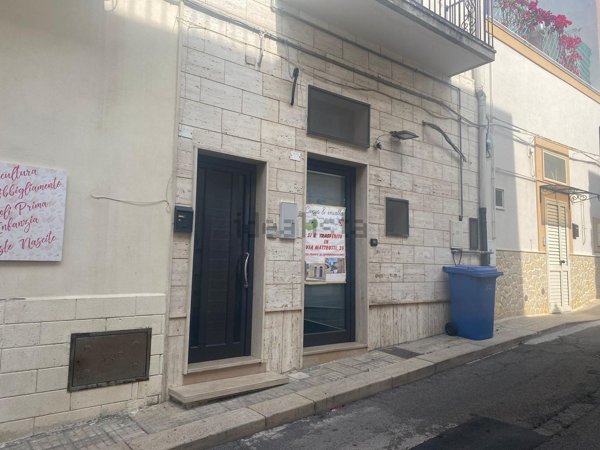 locale commerciale in vendita a Palagianello
