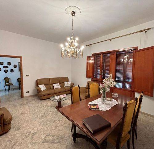 intera palazzina in vendita a Palagiano in zona Chiatona