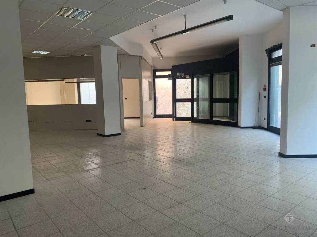 negozio in vendita a Palagiano