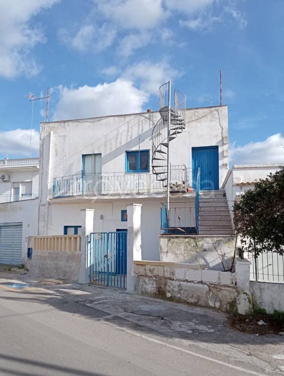 appartamento in vendita a Pulsano in zona Marina di Pulsano