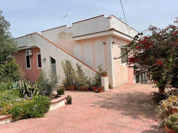 casa indipendente in vendita a Pulsano in zona Marina di Pulsano