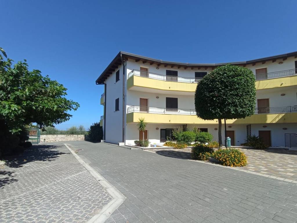 appartamento in vendita a Pulsano in zona Marina di Pulsano
