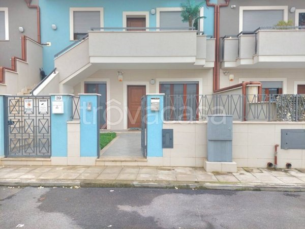 appartamento in vendita a Pulsano in zona Marina di Pulsano