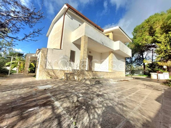 casa indipendente in vendita a Pulsano in zona Marina di Pulsano