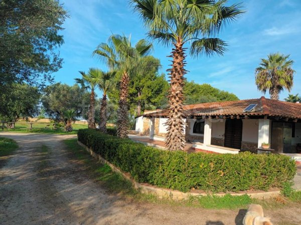 negozio in vendita a Pulsano in zona Marina di Pulsano