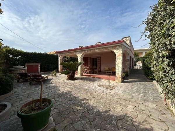 casa indipendente in vendita a Pulsano in zona Marina di Pulsano