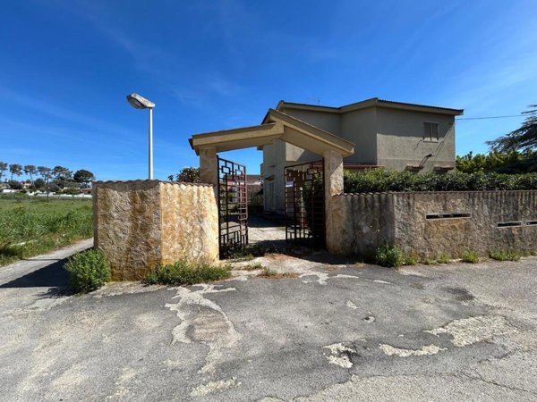 casa indipendente in vendita a Pulsano in zona Marina di Pulsano