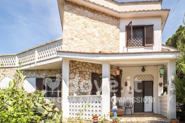 casa indipendente in vendita a Pulsano in zona Marina di Pulsano