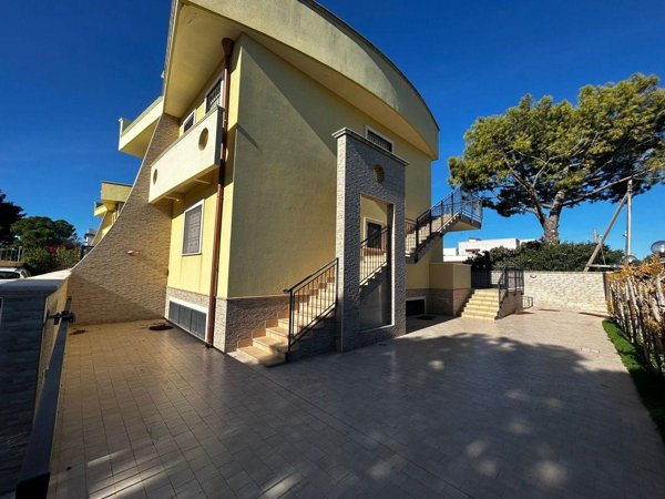 casa indipendente in vendita a Pulsano in zona Marina di Pulsano