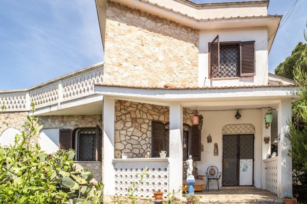 casa indipendente in vendita a Pulsano in zona Marina di Pulsano