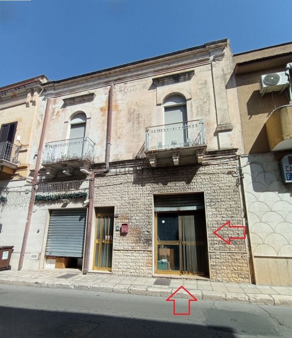 locale commerciale in vendita a Pulsano