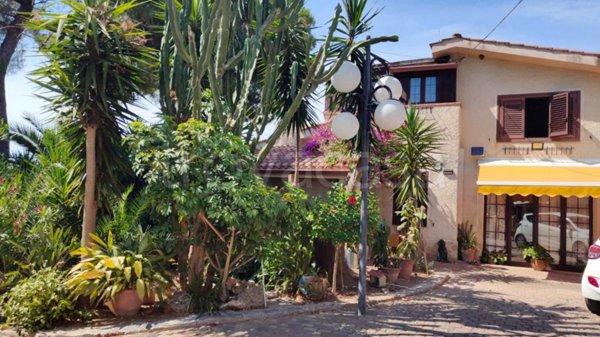 casa indipendente in vendita a Pulsano in zona Marina di Pulsano