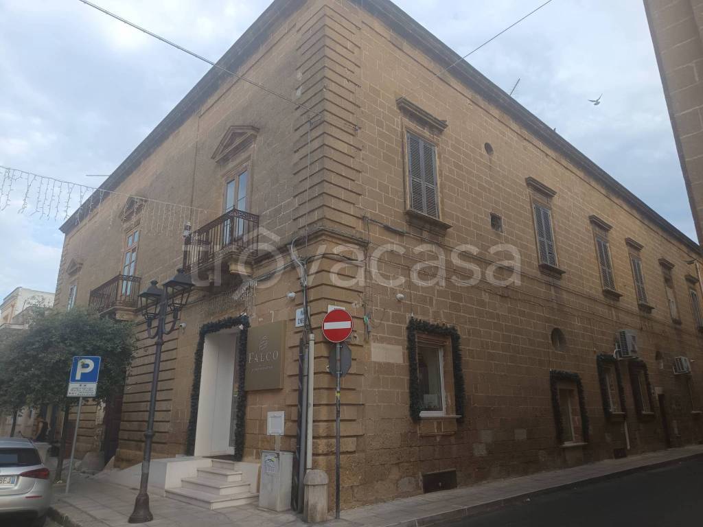 locale commerciale in vendita a Pulsano