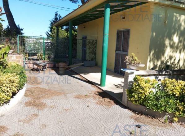 casa indipendente in vendita a Pulsano in zona Marina di Pulsano