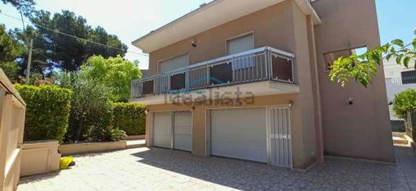 casa indipendente in vendita a Pulsano in zona Marina di Pulsano