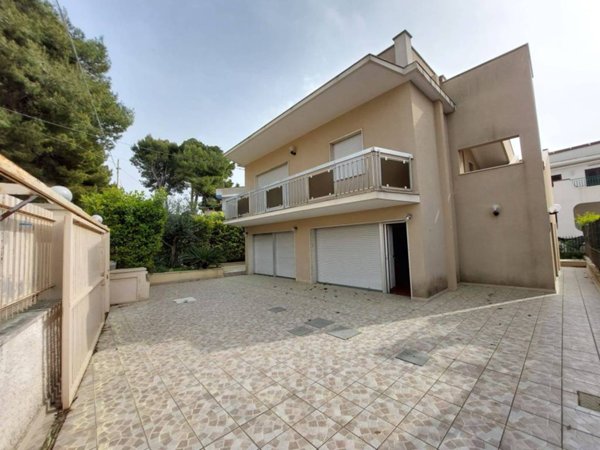 casa indipendente in vendita a Pulsano