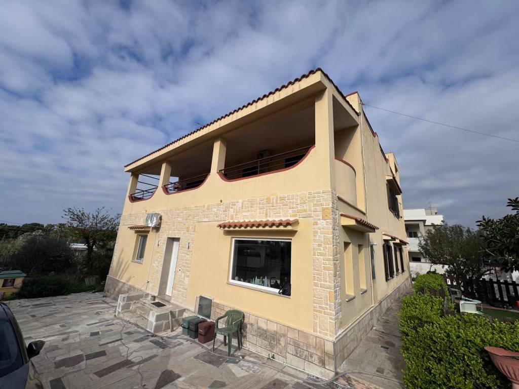 casa indipendente in vendita a Pulsano