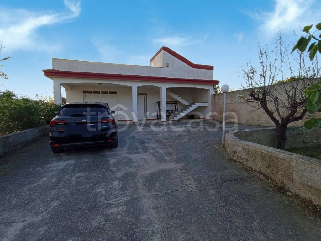 casa indipendente in vendita a Pulsano in zona Marina di Pulsano