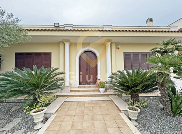 casa indipendente in vendita a Pulsano