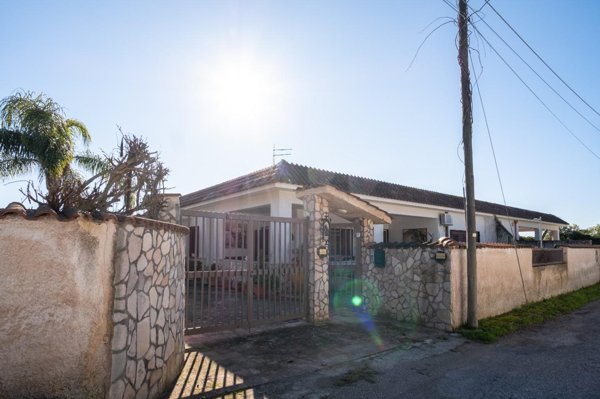 casa indipendente in vendita a Pulsano