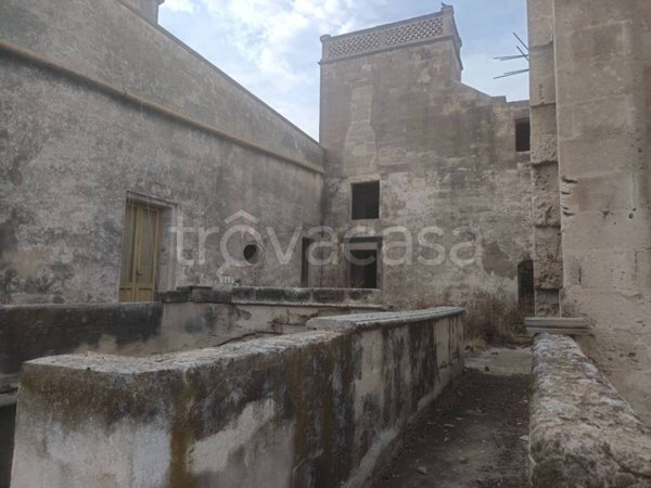 locale commerciale in vendita a Pulsano