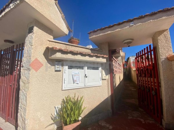 appartamento in vendita a Pulsano in zona Marina di Pulsano