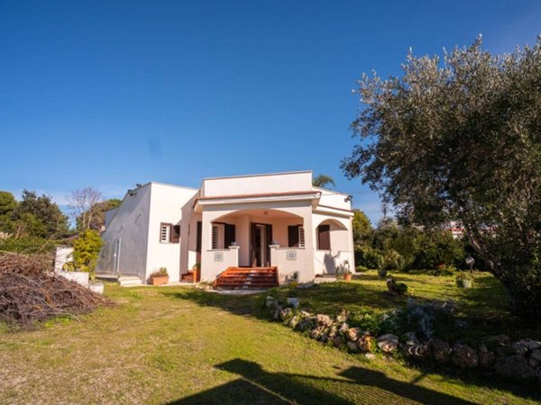 casa indipendente in vendita a Pulsano