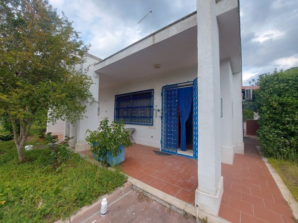 casa indipendente in vendita a Pulsano in zona Marina di Pulsano