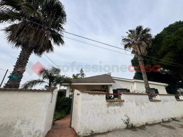 casa indipendente in vendita a Pulsano in zona Marina di Pulsano
