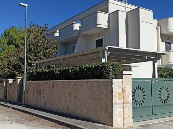 casa indipendente in vendita a Pulsano in zona Marina di Pulsano