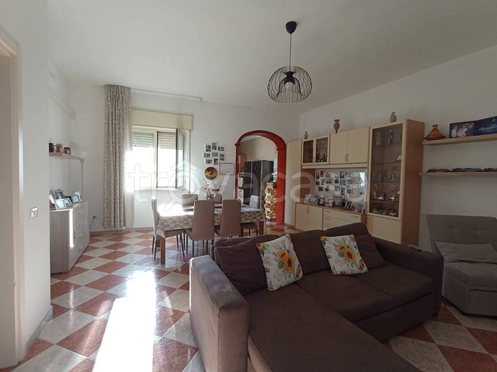 appartamento in vendita a Pulsano in zona Marina di Pulsano
