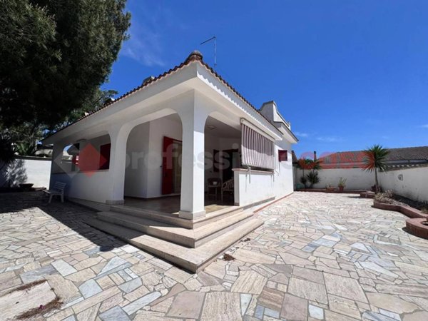 casa indipendente in vendita a Pulsano in zona Marina di Pulsano