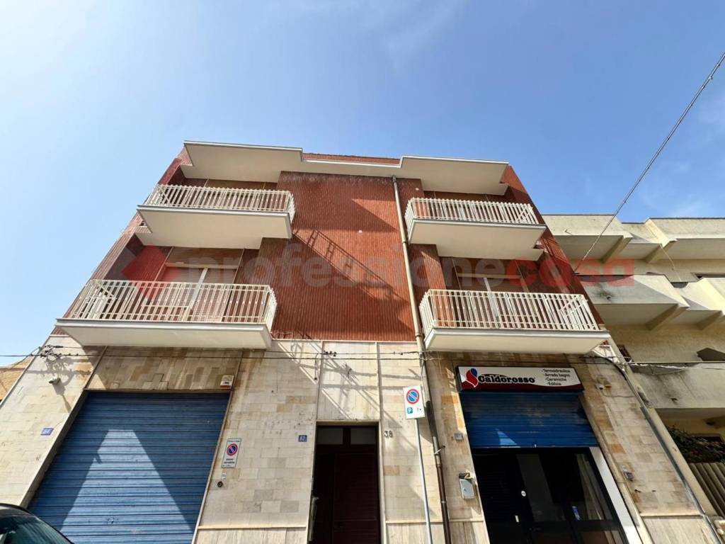 intera palazzina in vendita a Pulsano
