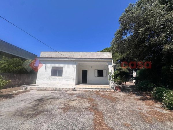 casa indipendente in vendita a Pulsano in zona Marina di Pulsano