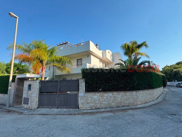 casa indipendente in vendita a Pulsano in zona Marina di Pulsano