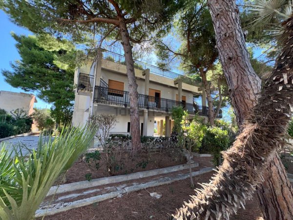 casa indipendente in vendita a Pulsano in zona Marina di Pulsano