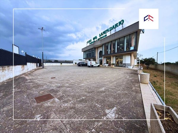 locale commerciale in vendita a San Giorgio Ionico