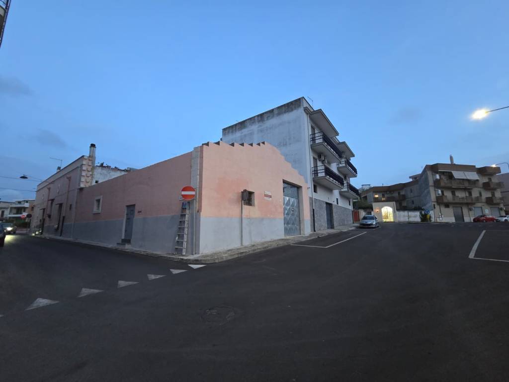 locale commerciale in vendita a San Giorgio Ionico