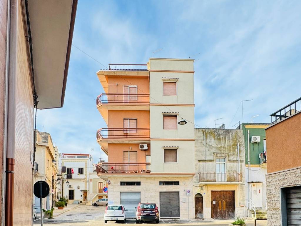 intera palazzina in vendita a San Giorgio Ionico