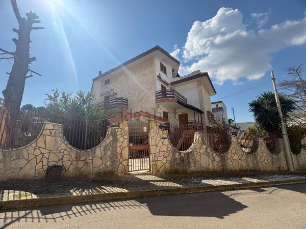 casa indipendente in vendita a San Giorgio Ionico