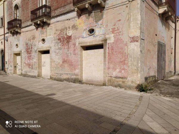 locale commerciale in vendita a Sava