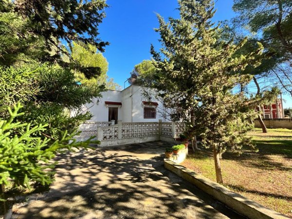 casa indipendente in vendita a Sava