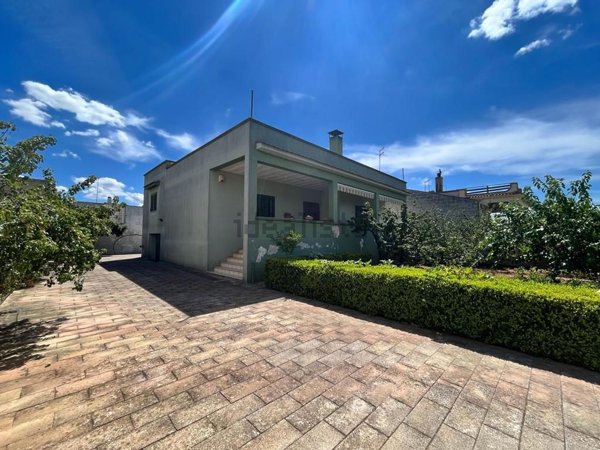 casa indipendente in vendita a Sava