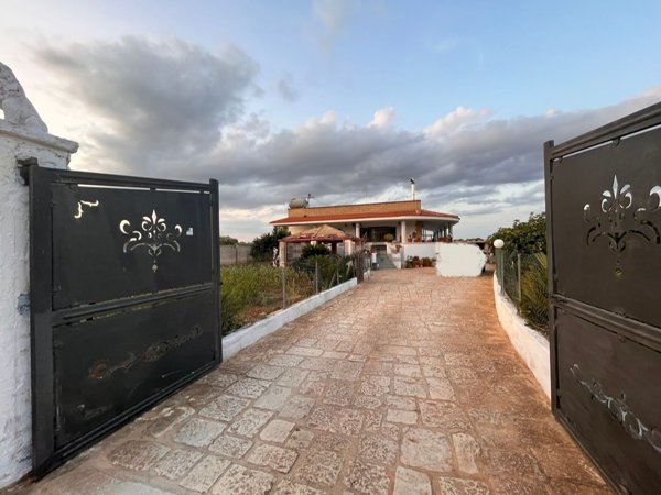 casa indipendente in vendita a Sava